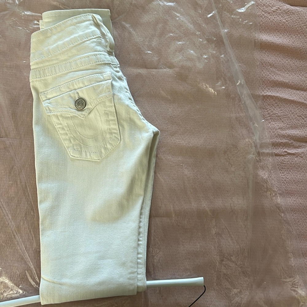Authentic True Religions white straight Leg jeans!